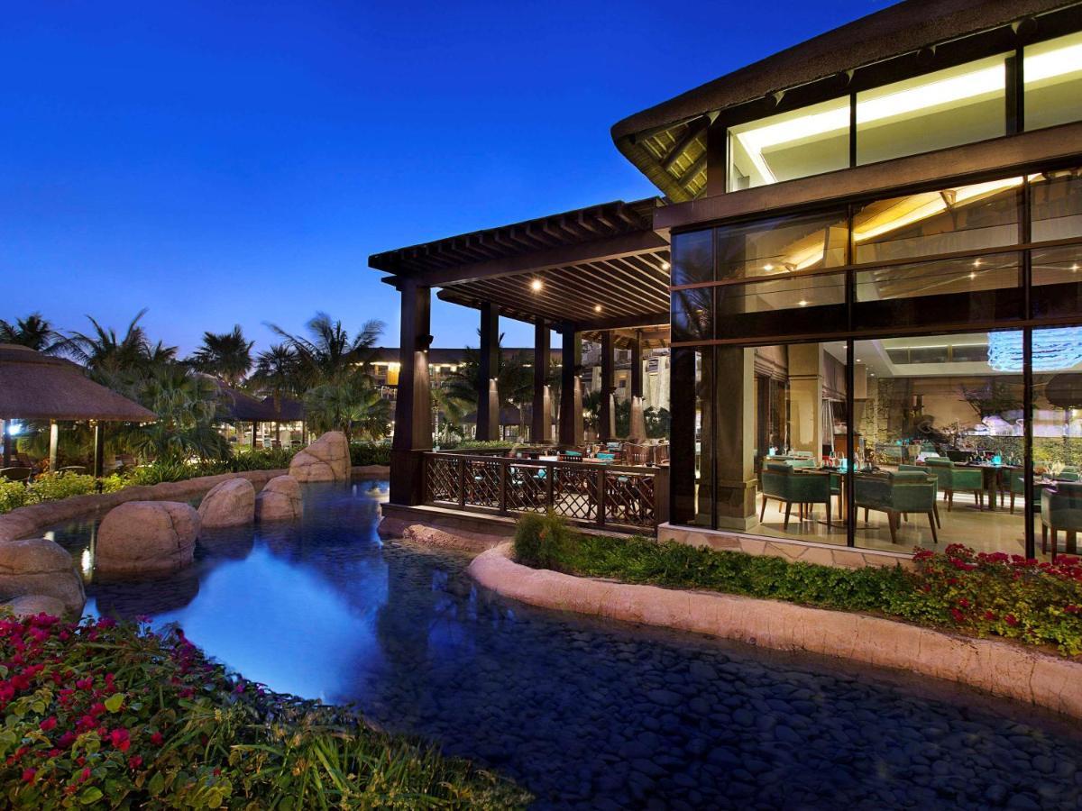 Sofitel Dubai Palm Apartments Ngoại thất bức ảnh The resort's main restaurant